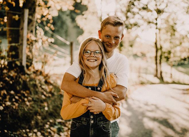 Un bambino e una bambina