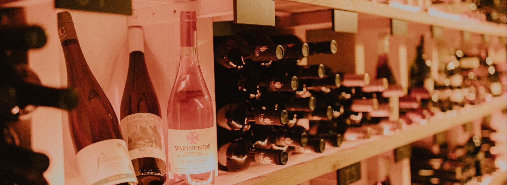 Nella nostra cantina di vini ci sono oltre 100 etichette