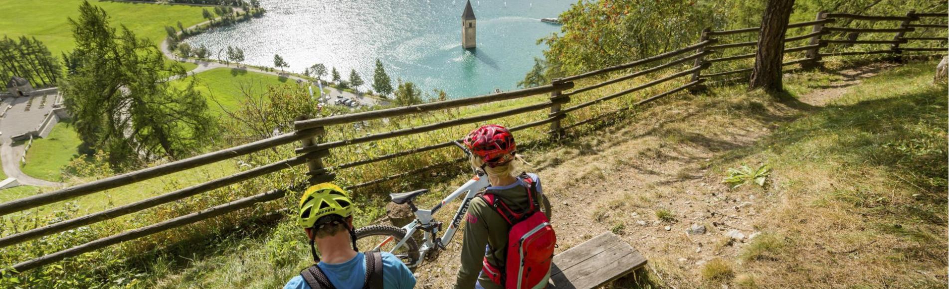 Tour in bici al lago di Resia