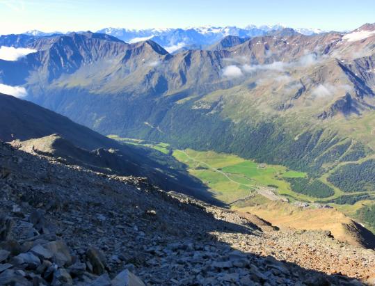 Alpine Bergtour vom Gletscher ins Tal