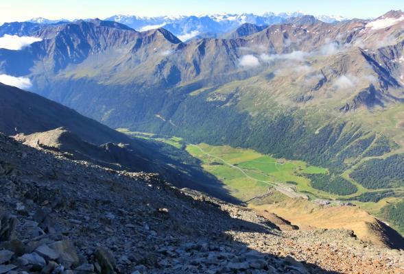 Alpine Bergtour vom Gletscher ins Tal