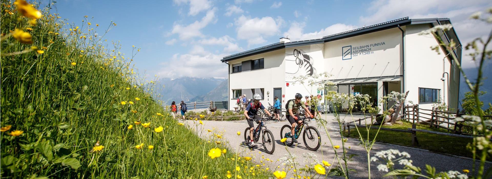 Mit dem Mountainbike in die Seilbahn