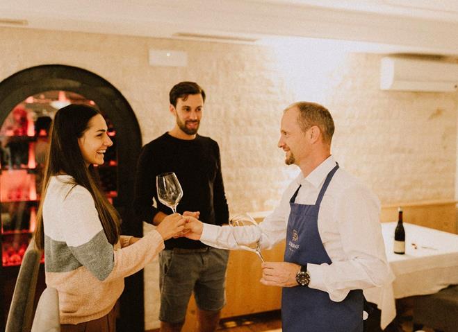 Thomas berät Sie gern zum Thema Wein!