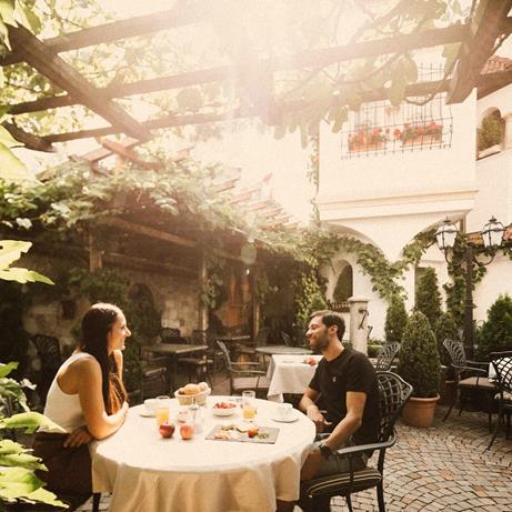 Colazione per due in cortile