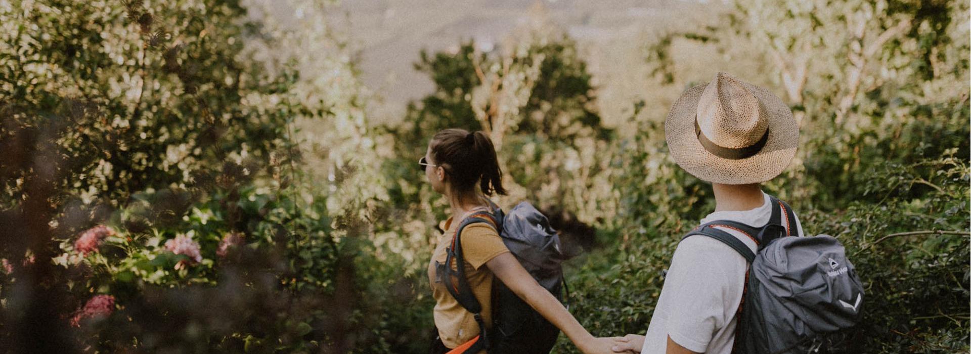 Hand in Hand Wandern