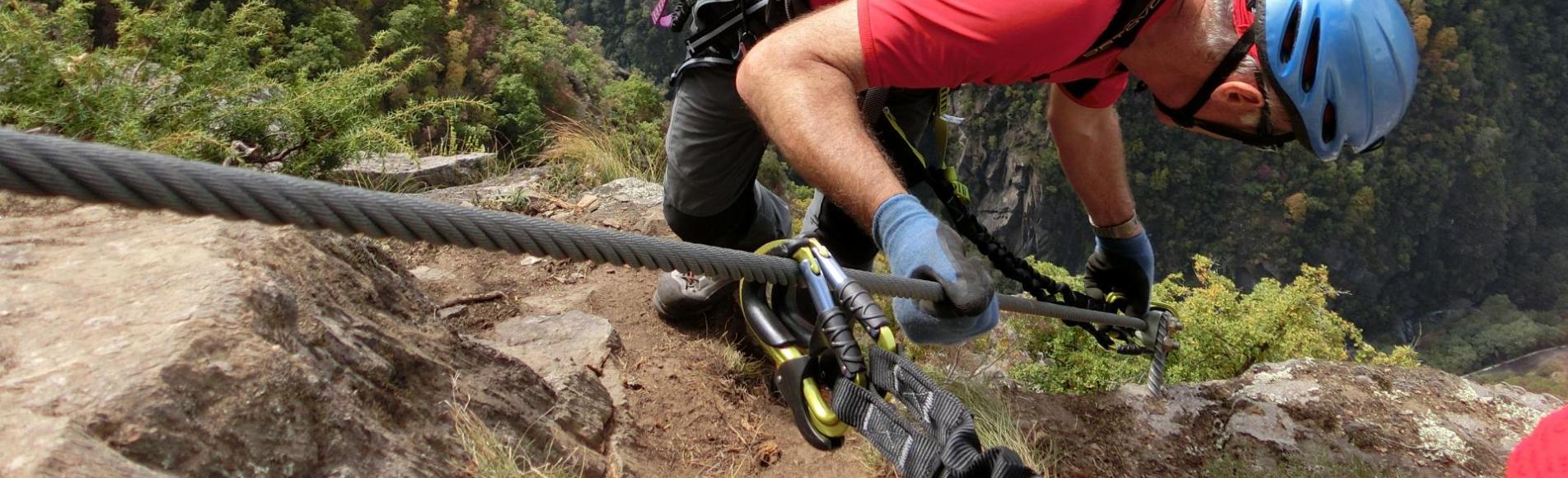Klettern auf dem Hoachwool Klettersteig in Naturns